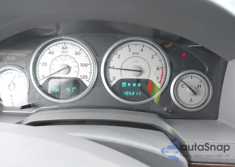 2010 Chrysler Town & Country Touring from USA, damaged, VIN 2A4RR5D1XAR441858